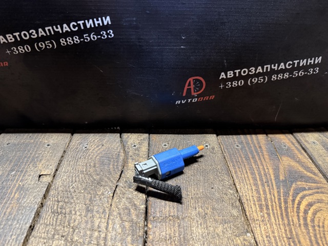 Датчик включення зчеплення 253250006R RENAULT
