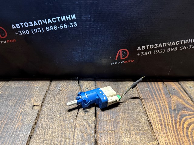 Жабка стопів 3M5T9C872AC FORD
