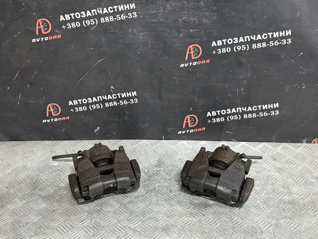 Супорт гальмівний, передній, правий 410010001R RENAULT