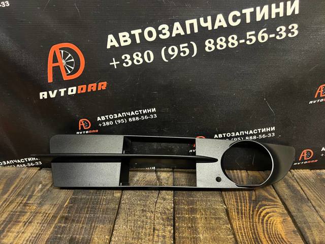 Решітка переднього бампера, права 51117049244 BMW