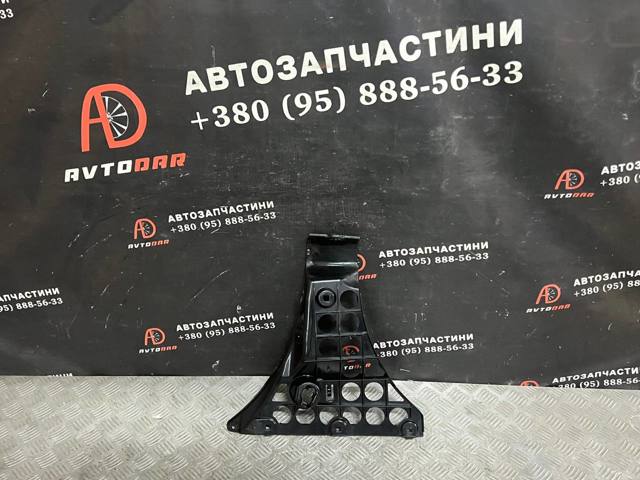 Кронштейн бампера заднього, зовнішній лівий 51127033715 BMW
