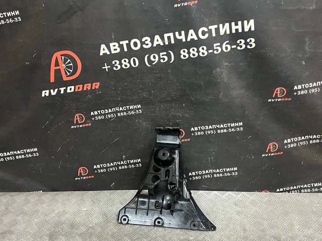 Кронштейн бампера заднього, зовнішній правий 51127033716 BMW