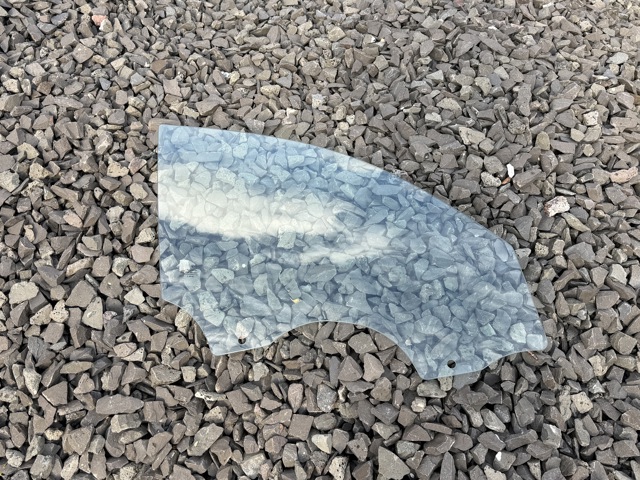 Скло передніх дверей, правою 51337060264 BMW