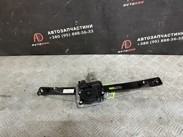 Склопідйомник задніх лівих дверей 51357140589 BMW