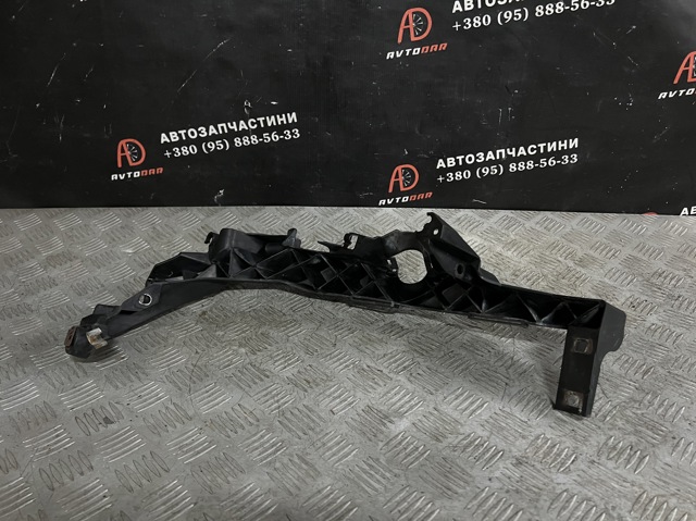 Кріплення фари передньої, правої 51647116708 BMW