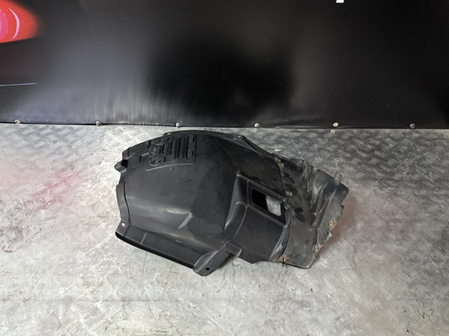 Підкрилок переднього крила, лівий передній 51718040101 BMW