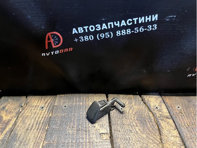 Форсунка омивача лобового скла 61668376011 BMW