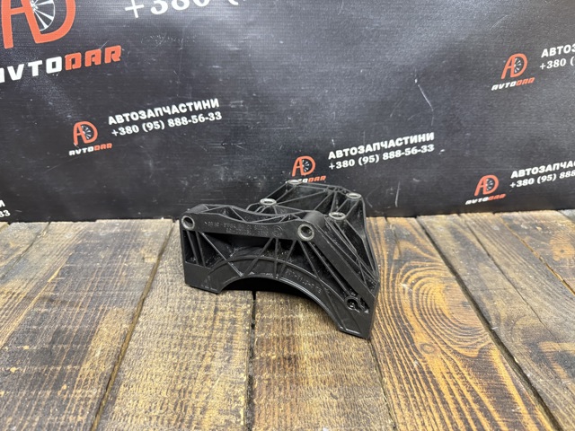 Кронштейн компресора кондиціонера 64557792202 BMW