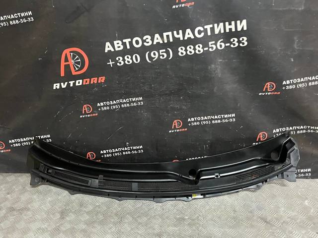 Водостік лобового скла, жабо 66862JG400 NISSAN