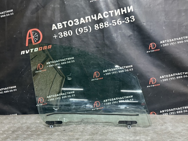 Скло передніх дверей, правих 803000008R RENAULT