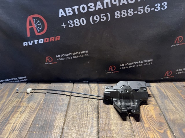 Замок і ручка дверей задка 8196401 BMW