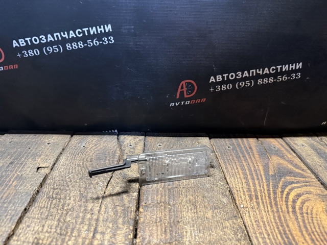 Плафон підсвічення бардачка 8200024033 RENAULT