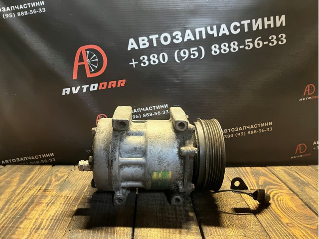 Компресор кондиціонера 8200040681 RENAULT