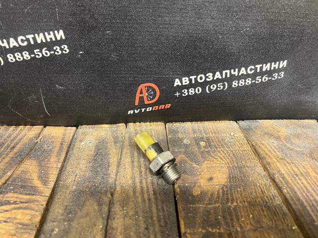 Датчик показника тиску масла Mercedes C