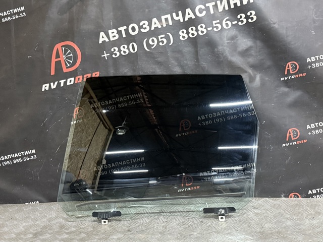Скло задньої двері лівої 823010010R RENAULT