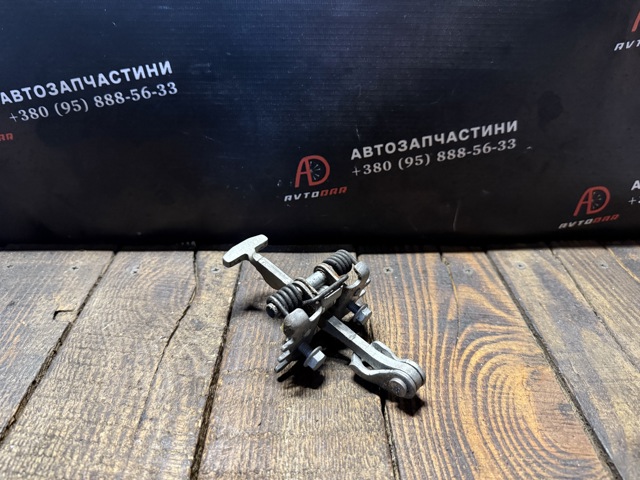 Обмежувач відкриття дверей, задній 824309533R RENAULT