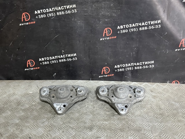 Верхній кронштейн опори амортизатора передньої 8D0412383E VAG