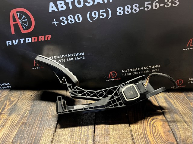 Педаль акселератора A1643000004 MERCEDES
