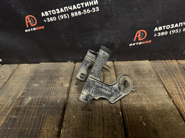 Скоба гальмівної трубки A1694210594 MERCEDES