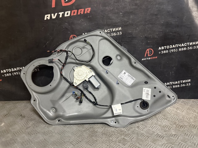 Двигун стеклопод'емника двері задньої, правої A1698202042 MERCEDES