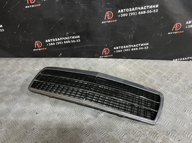 Решітка радіатора A2108880023 MERCEDES