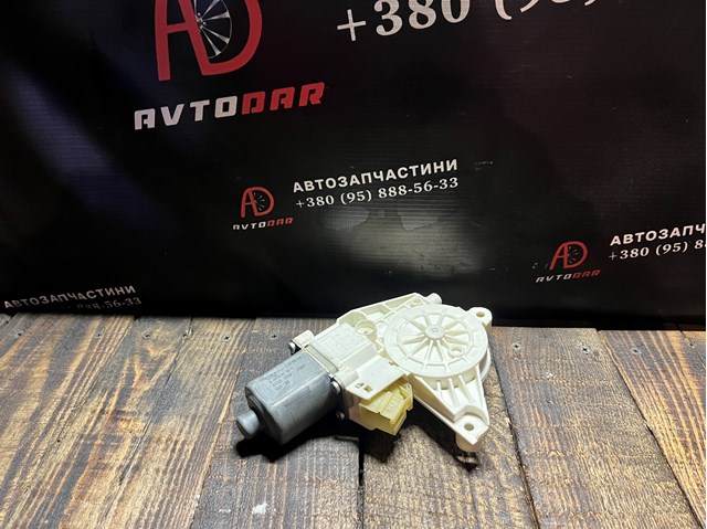 Мотор склопідйомника дверей задніх, лівих A2518200108 MERCEDES
