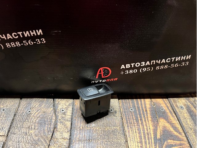 Кнопки переднього правого склопід'ємника A2518200510 MERCEDES