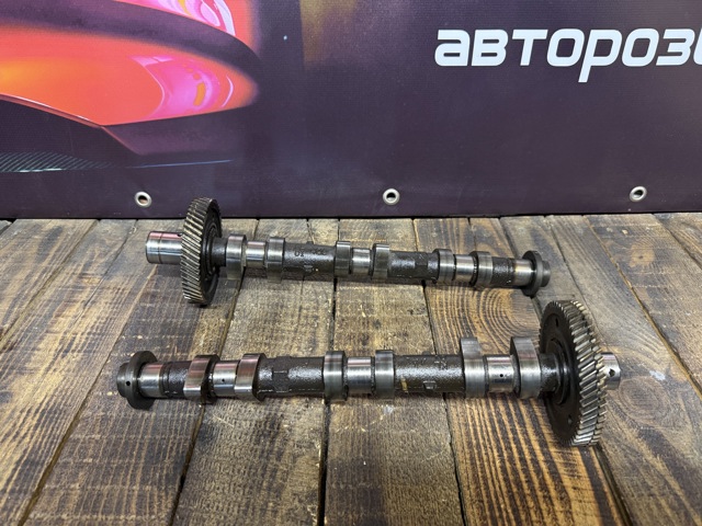 Шток двигуна, впускний, правий KL0112420D MAZDA