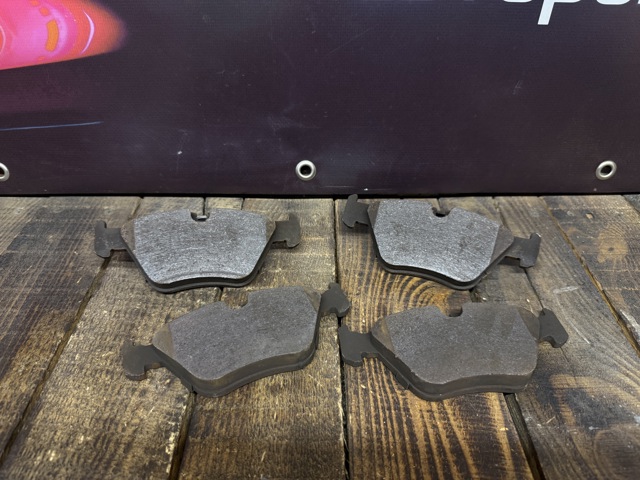 Передні гальмівні колодки P06065 BREMBO