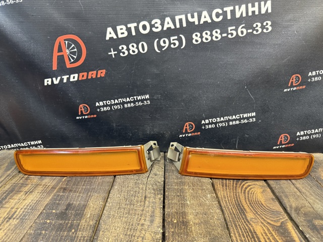 Катафот (відбивач) переднього бампера, лівий T0015136Y MAZDA