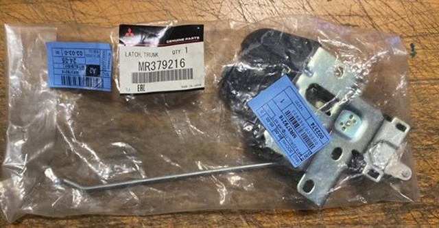 Замок п'ятих дверей MR379216 MITSUBISHI