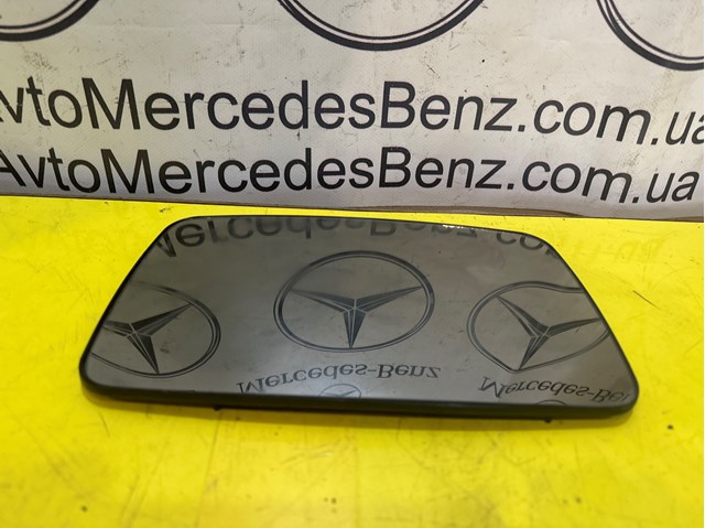 Скло дзеркала заднього виду, правого 0018110433 MERCEDES