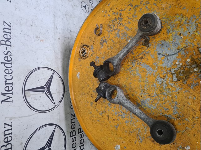 Важіль передньої підвіски верхній, правий 1233304707 MERCEDES