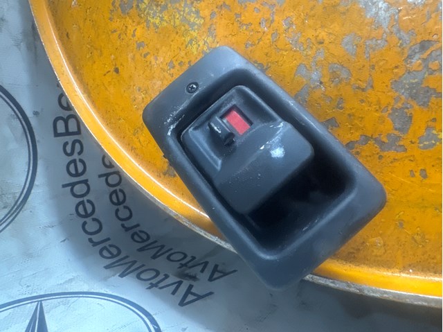 Ручка закриття кришки багажника внутрішня 1637600061 MERCEDES