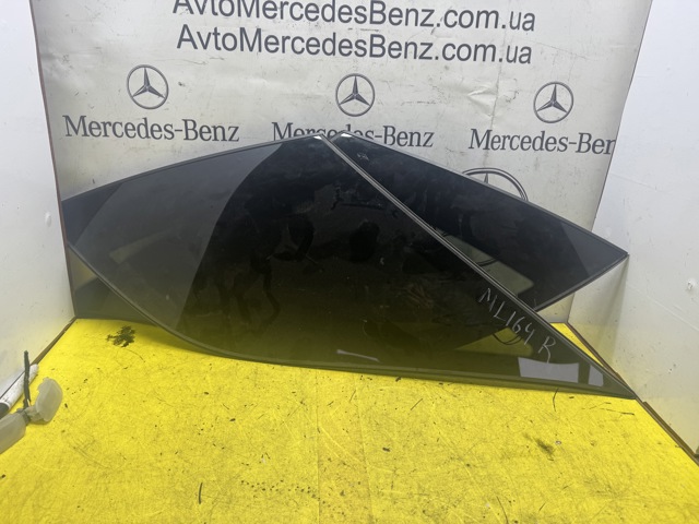 Скло багажного відсіку, ліве 1646701511 MERCEDES