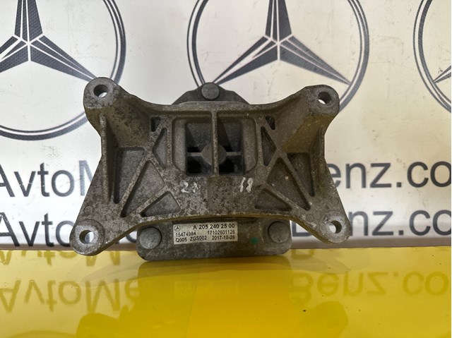 Подушка КПП 2052402500 MERCEDES