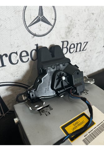 Замок кришки багажника 2057500600 MERCEDES