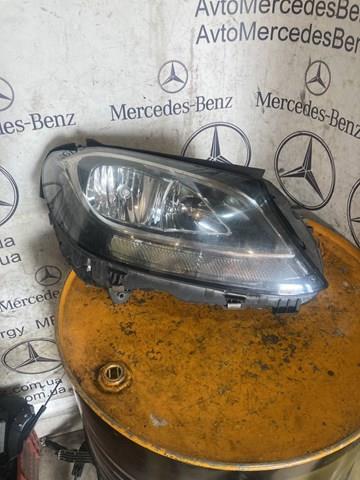 Фара передня права 2058200261 MERCEDES