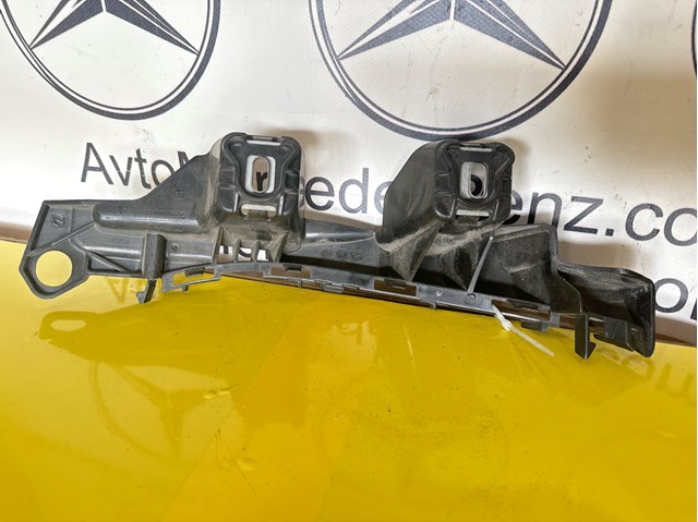 Кронштейн бампера заднього, правий 2058850465 MERCEDES