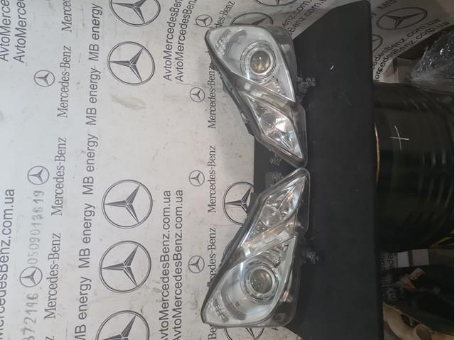 Скло правого ліхтаря 2078207661 MERCEDES