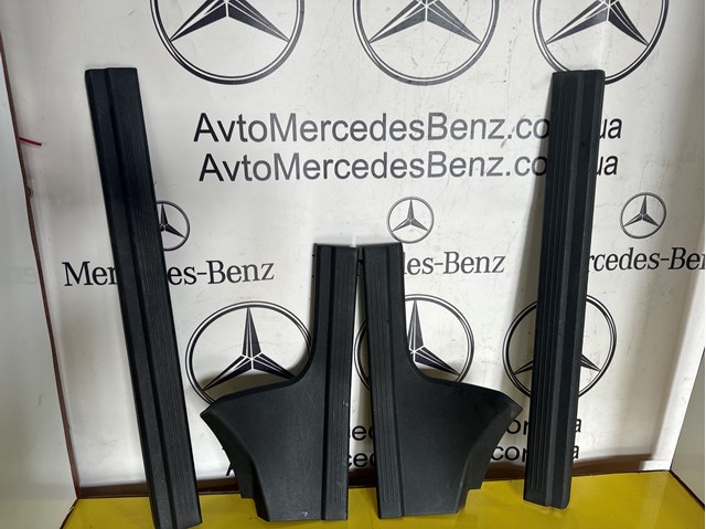 Накладка дверного порога внутрішня, задня ліва 2126860536 MERCEDES