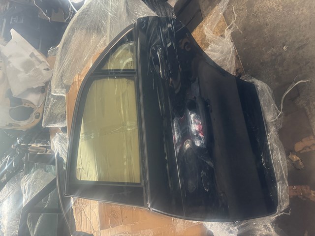Двері пасажирськи задні ліві 2127300105 MERCEDES