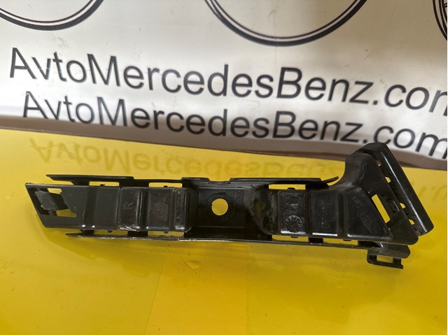 Кронштейн бампера заднього, правий 2138850465 MERCEDES