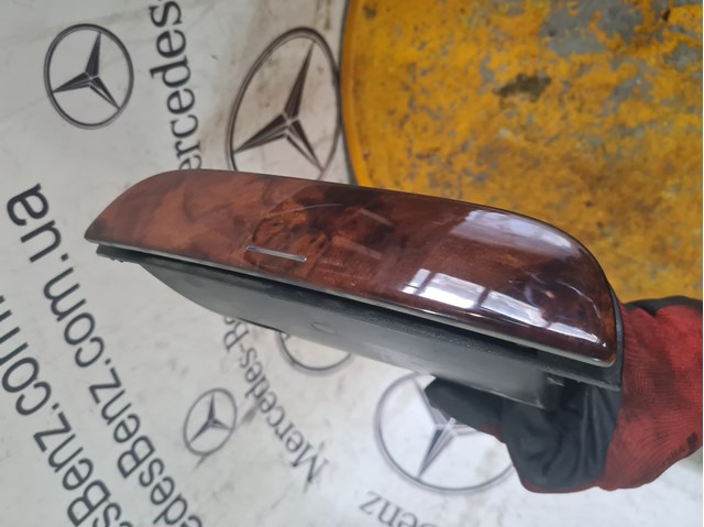 Попільничка приладової панелі "торпедо" 2208100830 MERCEDES