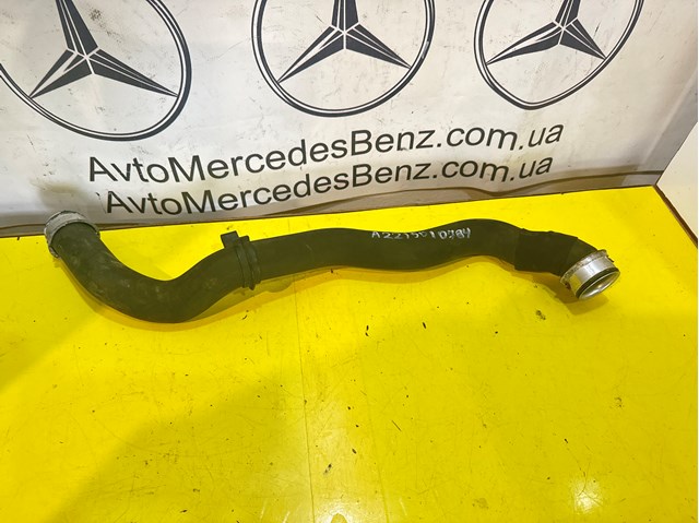 Патрубок системи охолодження 2215010784 MERCEDES
