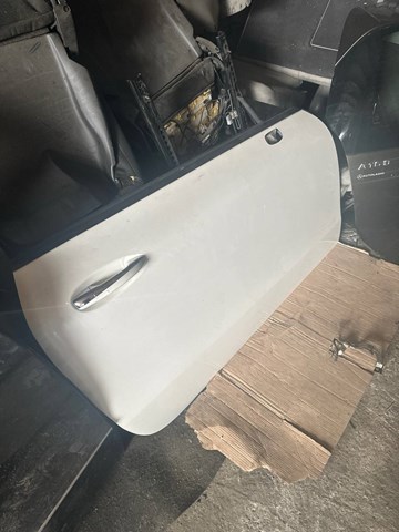 Пасажирські передні двері 2387209807 MERCEDES