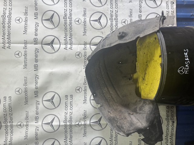 Підкрилок задній лівий 2426900330 MERCEDES