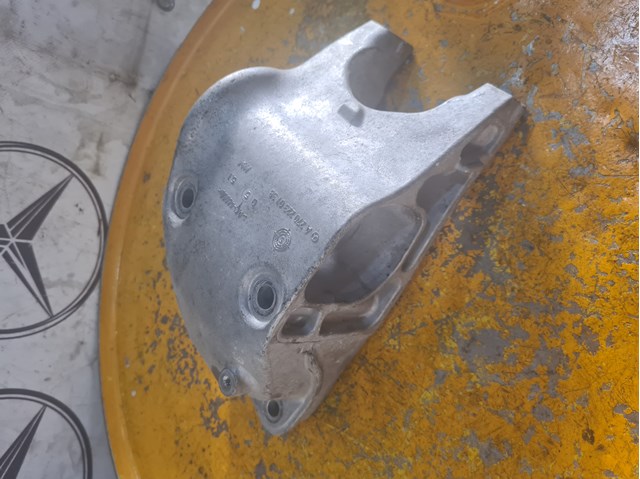Подушка (опора) двигуна, права задня 2702230138 MERCEDES