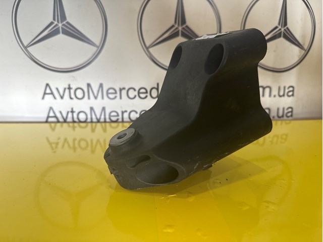 Кронштейн подушки (опори) двигуна, лівої 6542232200 MERCEDES