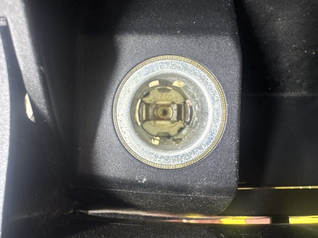 Розетка прикурювача A0008202853 MERCEDES